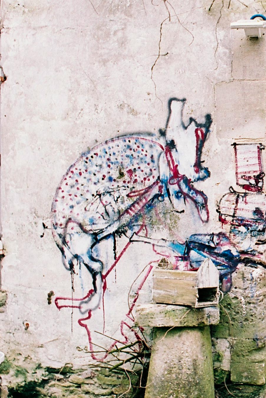 Dado : peintures murales d&rsquo;H&eacute;rouval &ndash; entr&eacute;e du 1er b&acirc;timent