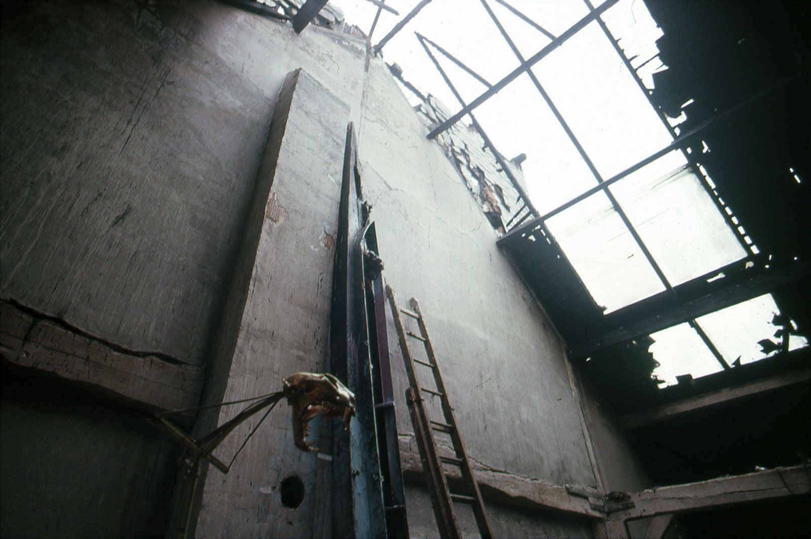 L’atelier de Dado après l’incendie de 1988