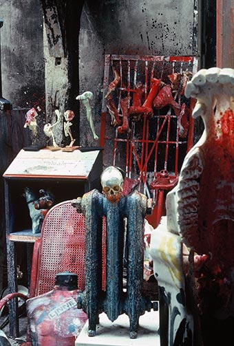Sculptures dans l’atelier de Dado en 1989.
