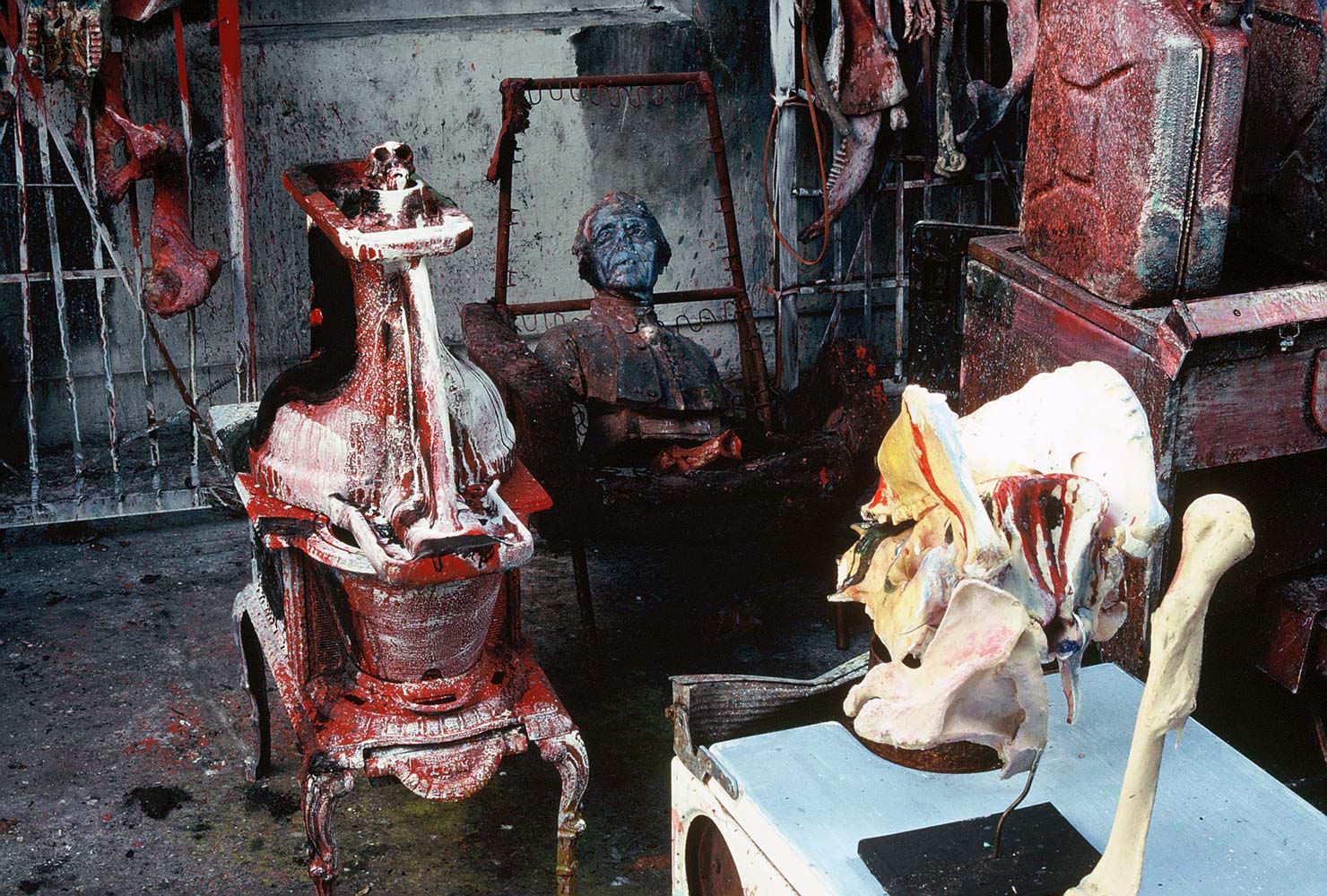 Sculptures dans l’atelier de Dado en 1989