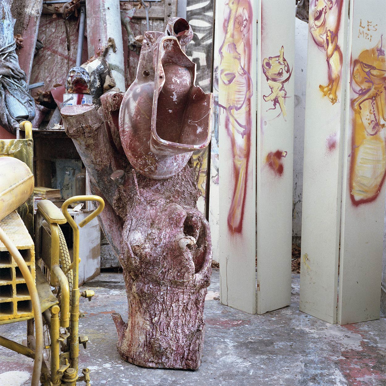 Sculptures dans l’atelier de Dado en 1996