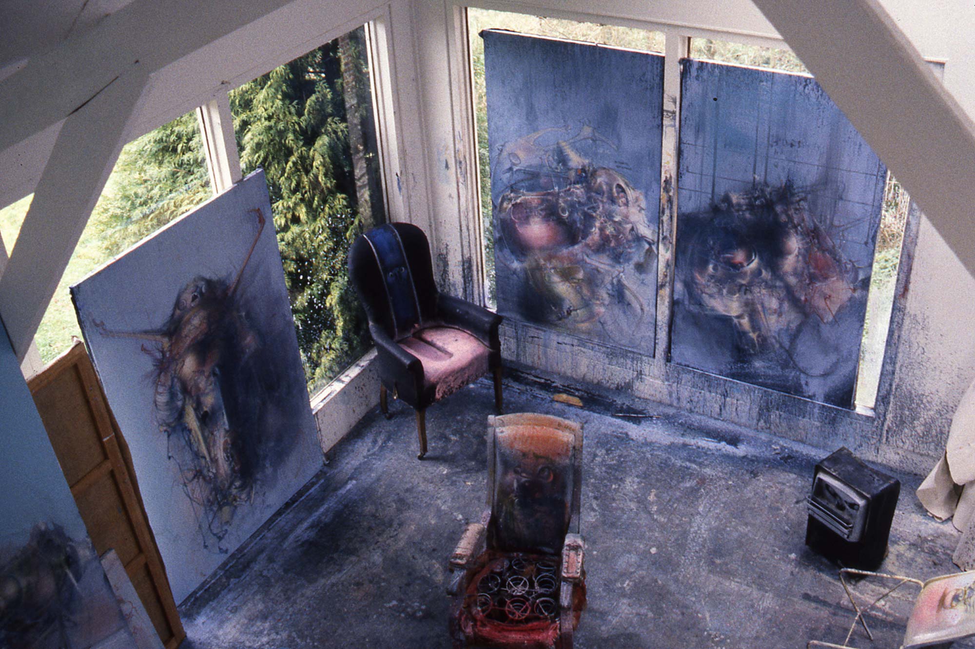 Dado’s studio in Hérouval in 1986