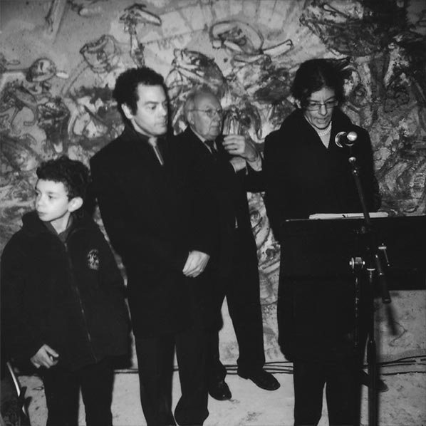 Yanitza lisant la lettre de Denise Epstein
