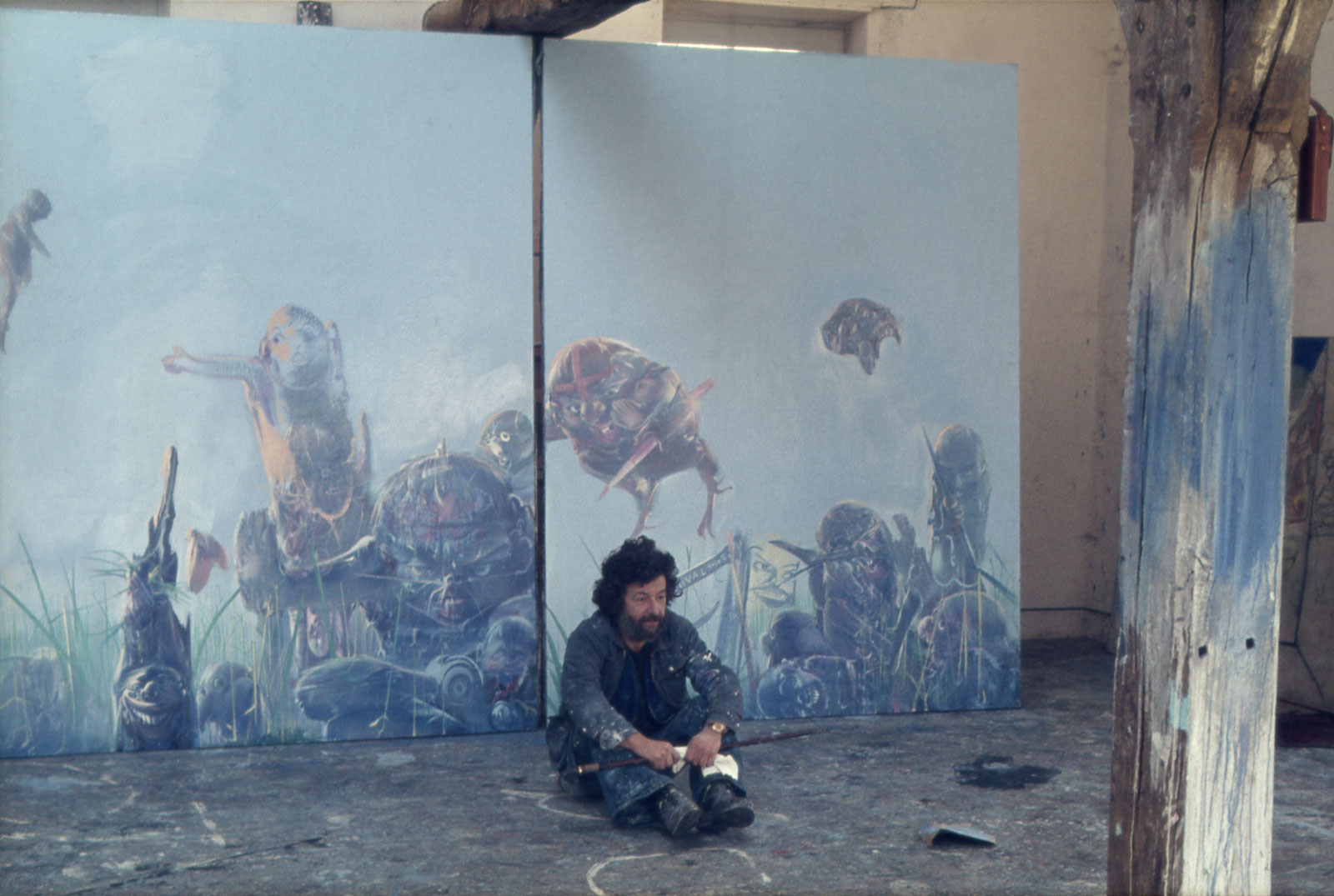 Dado dans son atelier, à Hérouval, vers 1974