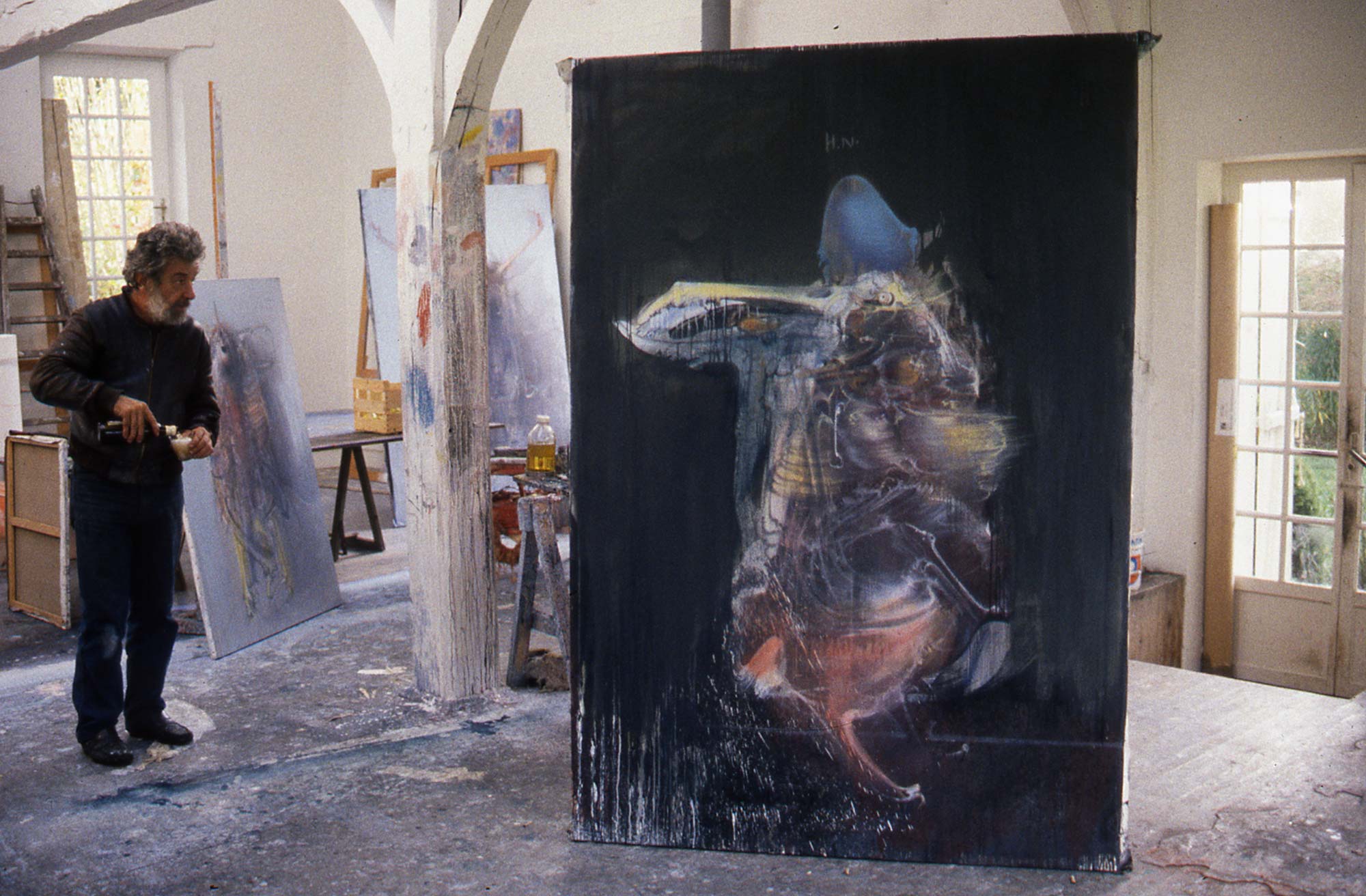 Dado at his studio in Hérouval in 1986