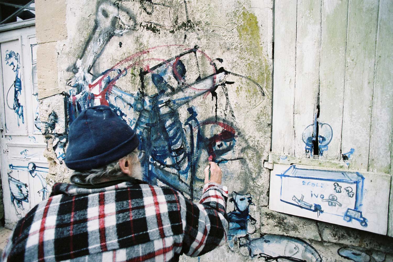 Dado : peintures murales d’Hérouval – entrée du 1er bâtiment