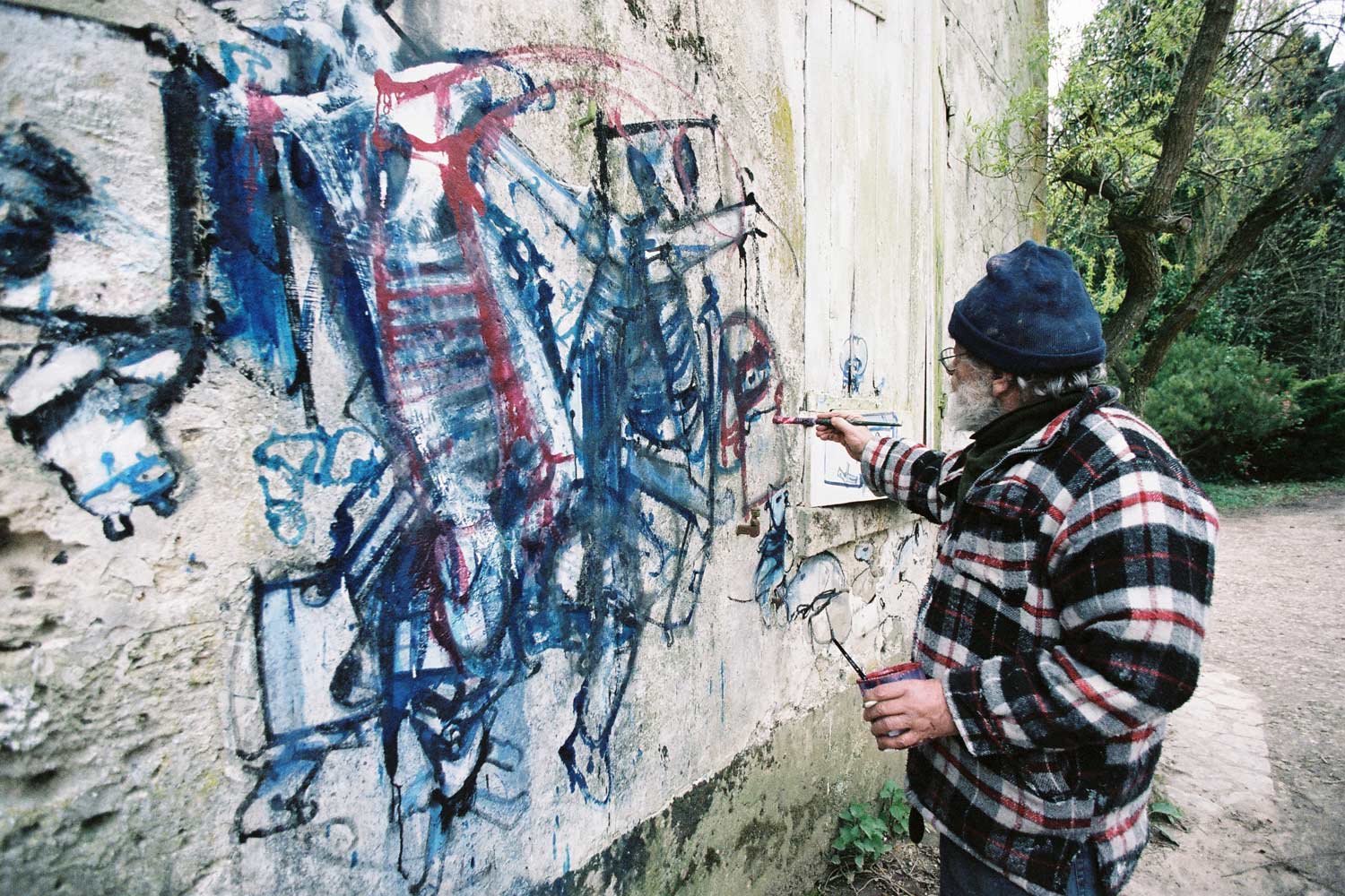 Entrance to the first building – Murals at Hérouval