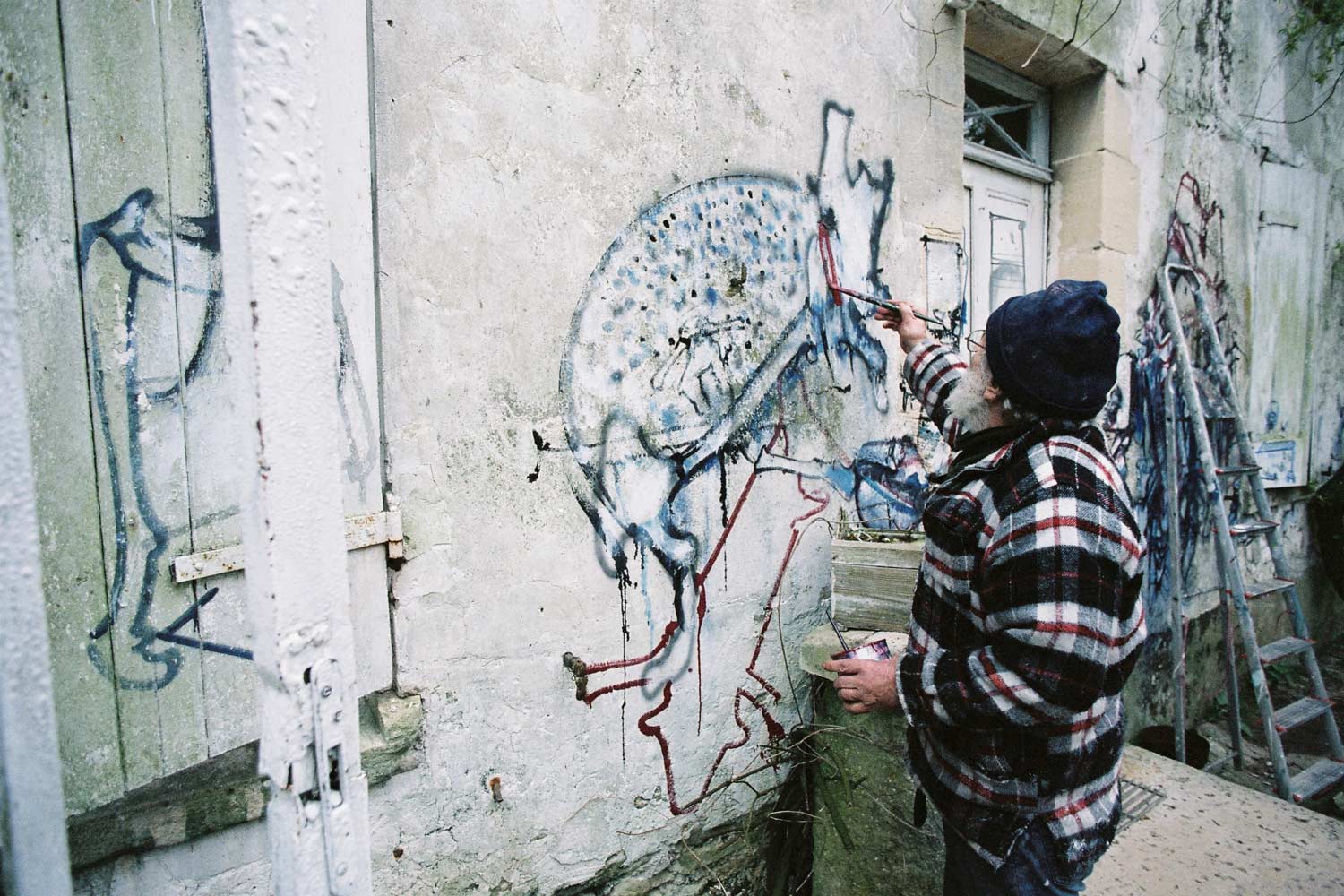 Dado : peintures murales d’Hérouval – entrée du 1er bâtiment