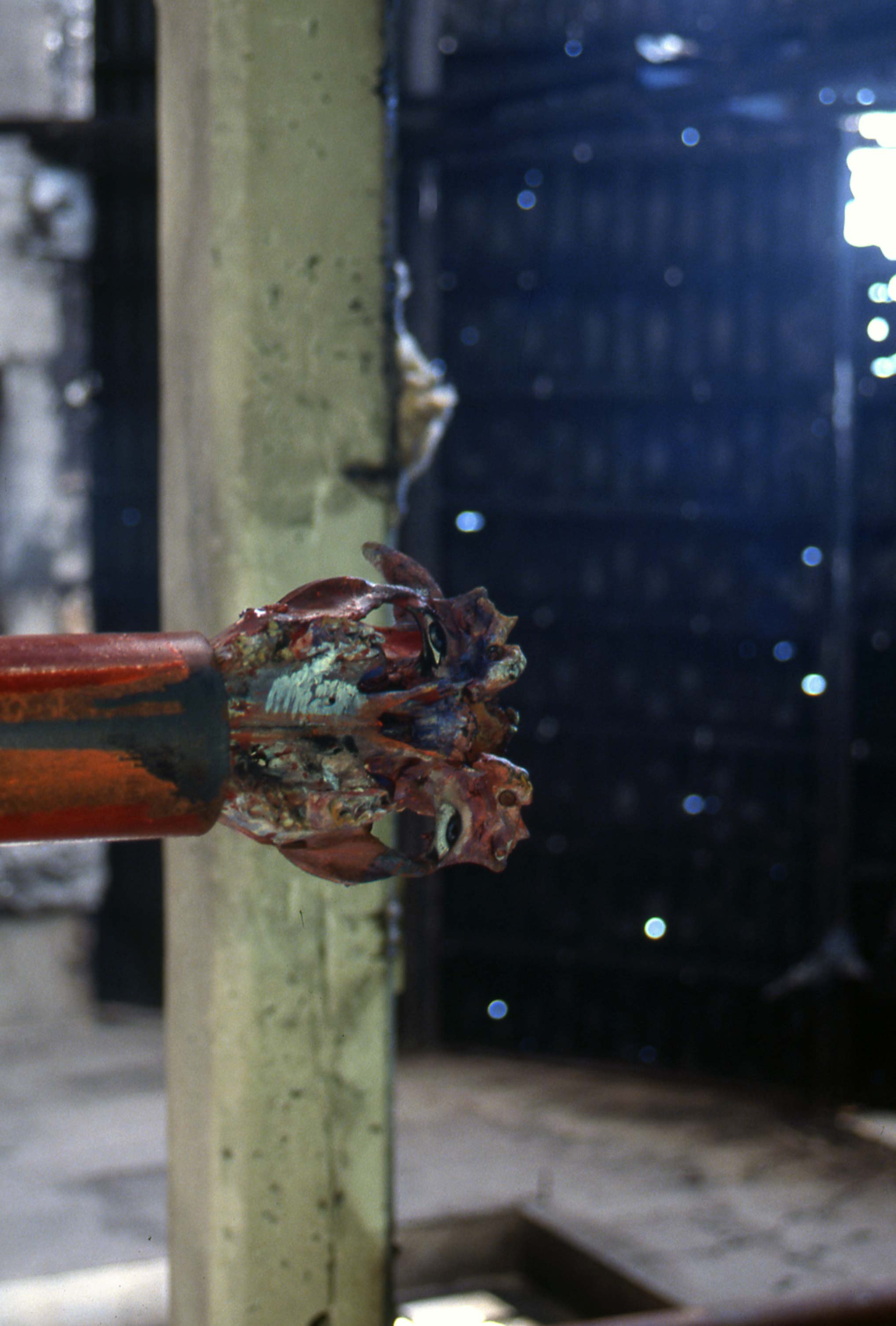 Détail de sculpture dans l’atelier de Dado en 1989