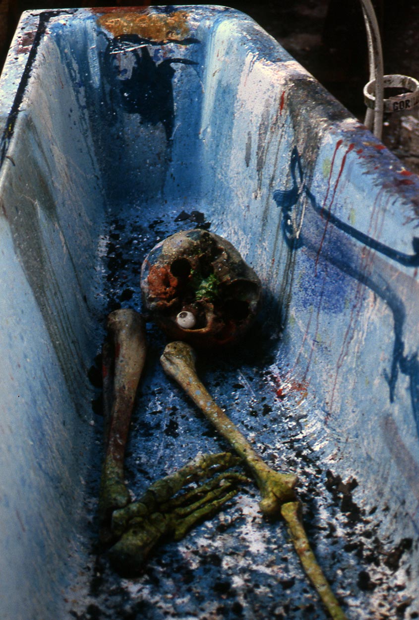 Détail de sculpture dans l’atelier de Dado en 1989